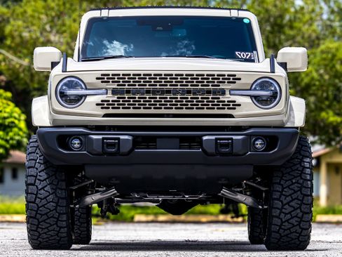 New 2025 Ford Bronco Badlands image 9