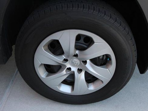 Used 2022 Toyota RAV4 LE w/ Carpet Mat Package (TMS) AWD/4WD image 42