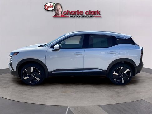 New 2026 Nissan Kicks SR image 3