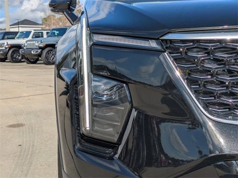 Used 2024 Cadillac XT4 Premium Luxury image 10