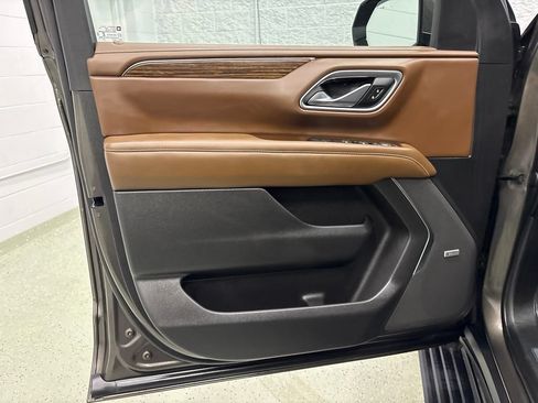 Used 2021 Chevrolet Suburban High Country w/ Premium Package AWD/4WD image 13