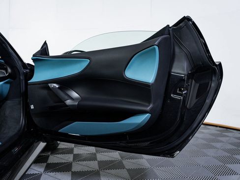 Used 2025 Ferrari SF90 Spider image 23