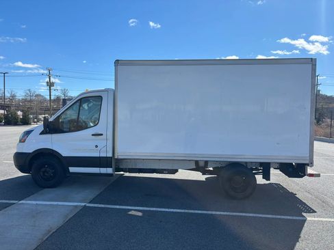 Used 2019 Ford Transit 350 350 HD Cab & Chassis 2D image 4