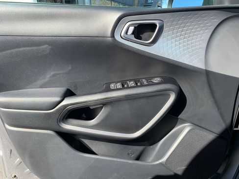 Used 2025 Kia Soul LX w/ LX Technology Package image 18