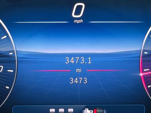 Used 2025 Mercedes-Benz GLC 300 image 5