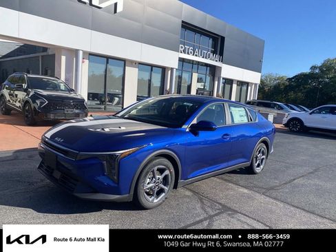 New 2025 Kia K4 LXS image 1