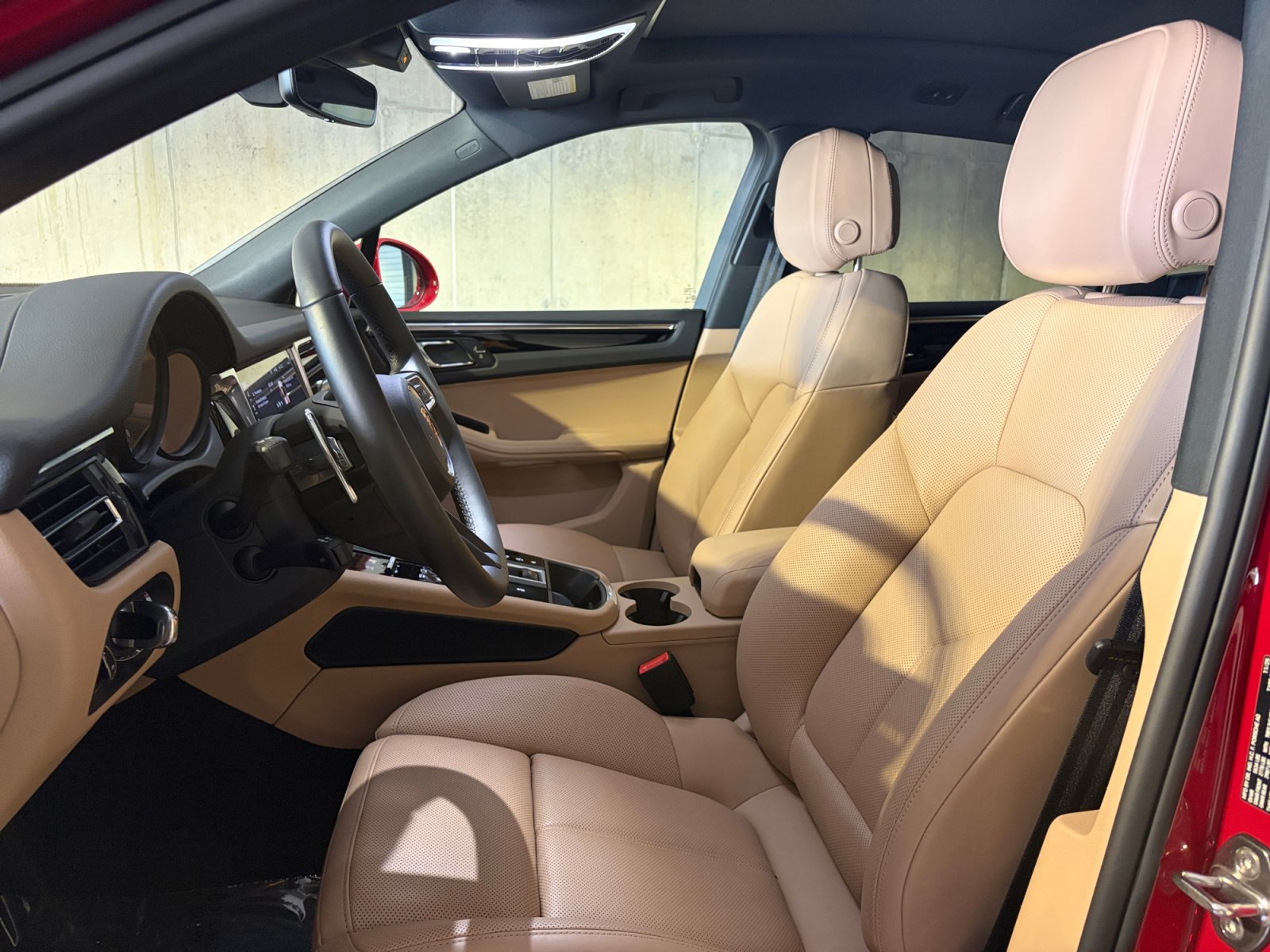 Certified 2026 Porsche Macan AWD/4WD image 4