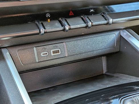 Used 2023 Chevrolet Colorado LT image 25