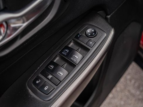 Used 2019 Jeep Cherokee Limited image 11