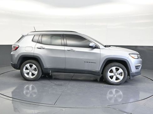 Used 2018 Jeep Compass Latitude w/ Popular Equipment Group AWD/4WD image 6