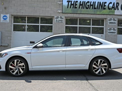 Used 2019 Volkswagen Jetta GLI Autobahn FWD image 2