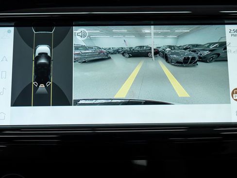 Used 2022 Land Rover Discovery Sport SE image 24