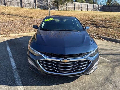 Used 2019 Chevrolet Malibu LT w/ Driver Confidence Package image 2