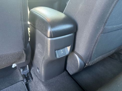 Used 2025 Nissan Versa SV FWD image 23
