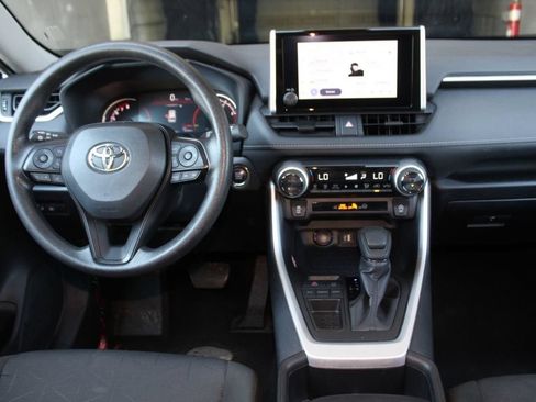 Used 2025 Toyota RAV4 XLE FWD image 17
