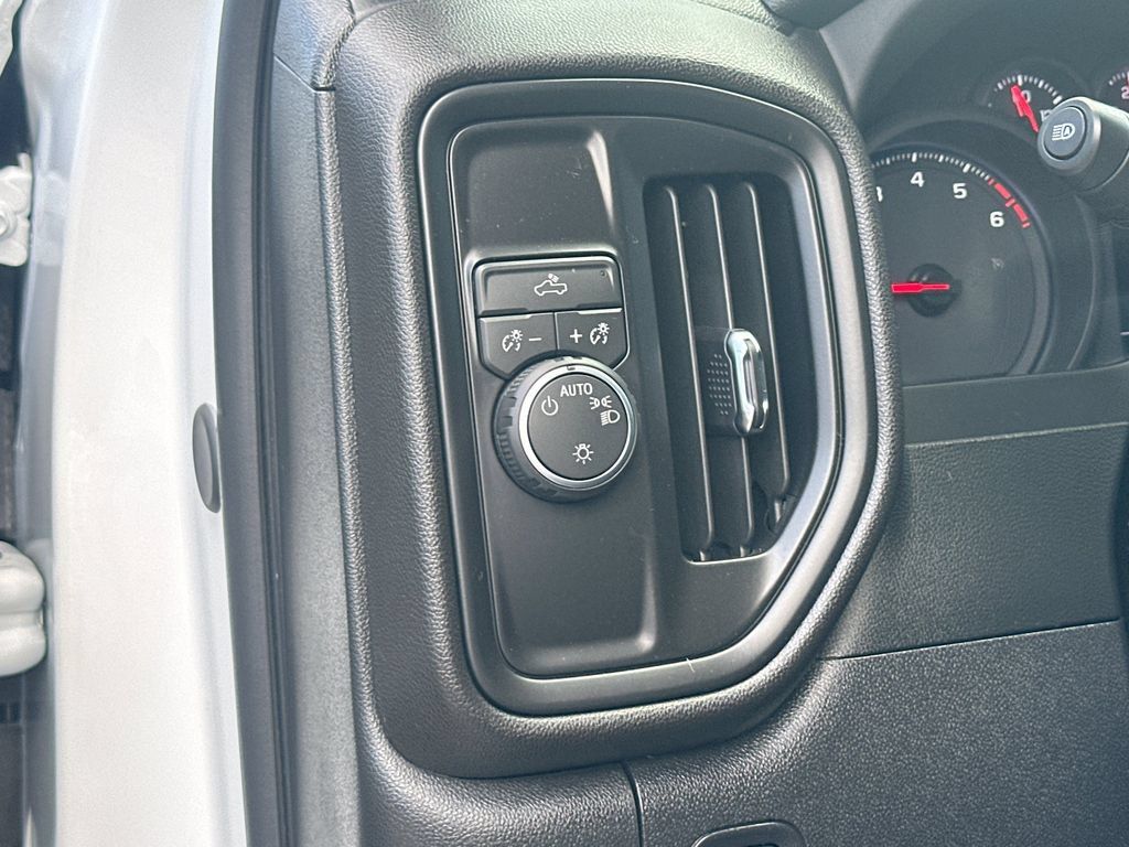 Certified 2026 Chevrolet Silverado 2500 Custom RWD image 10