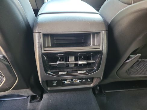 Used 2023 Jeep Grand Cherokee Limited AWD/4WD image 9