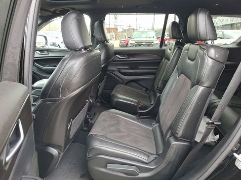 Used 2023 Jeep Grand Cherokee L Laredo image 11