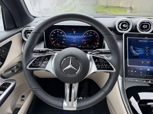 Used 2025 Mercedes-Benz GLC 300 4MATIC image 10