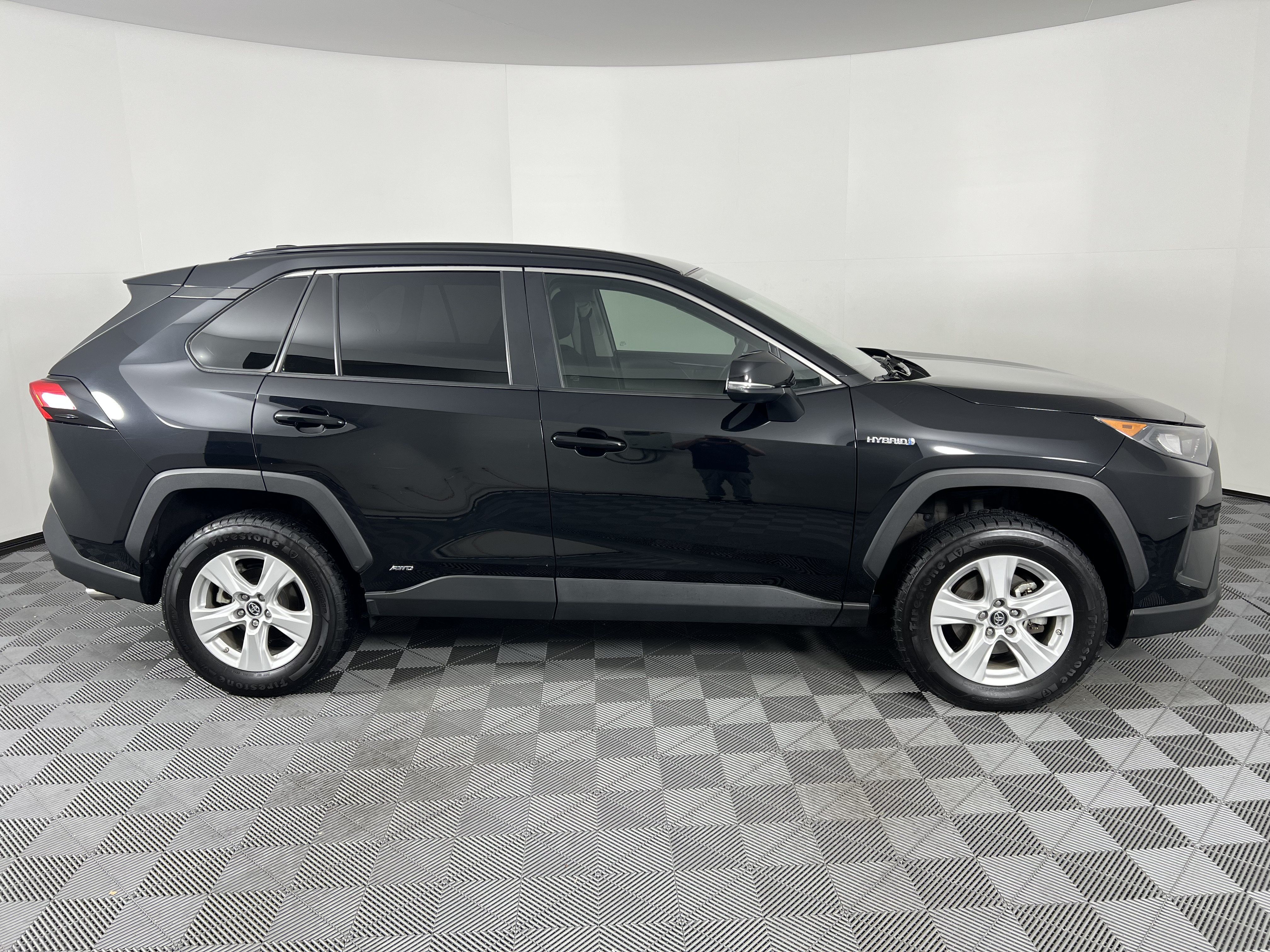Used 2021 Toyota RAV4 LE AWD/4WD image 14