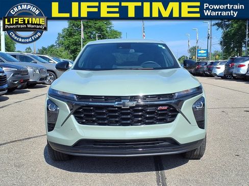 Used 2024 Chevrolet Trax RS w/ Driver Confidence Package FWD image 2