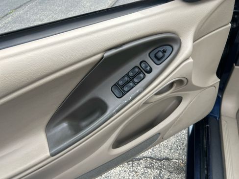 Used 2003 Ford Mustang Convertible RWD image 15