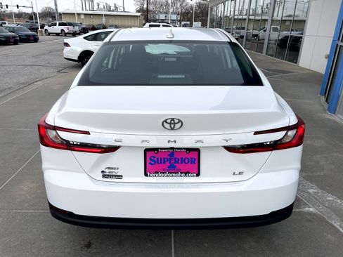Used 2025 Toyota Camry LE image 3