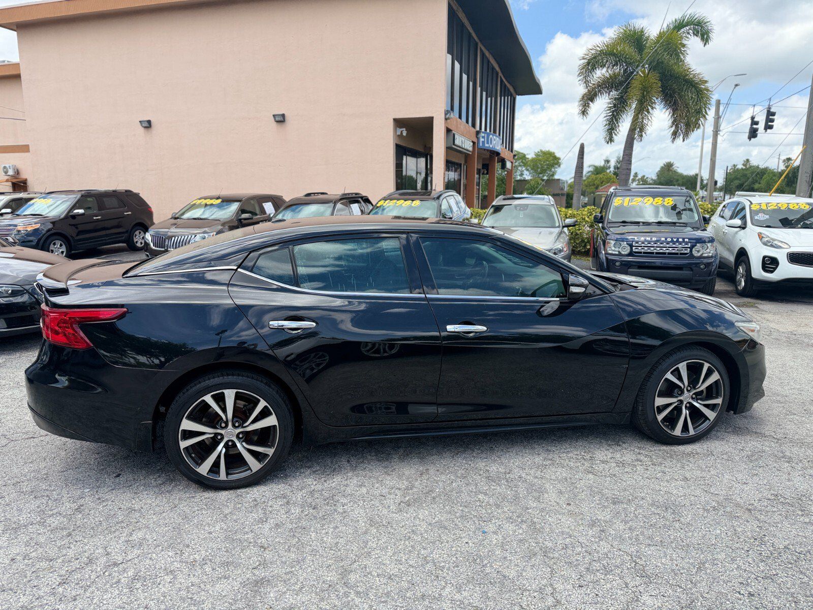Used 2017 Nissan Maxima SR w/ Midnight Edition FWD image 6