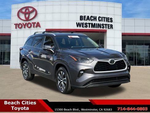 Certified 2024 Toyota Highlander XLE image 1