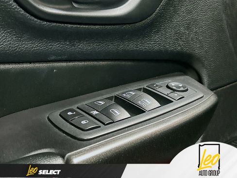 Used 2020 Jeep Cherokee Trailhawk w/ Cold Weather Group image 17