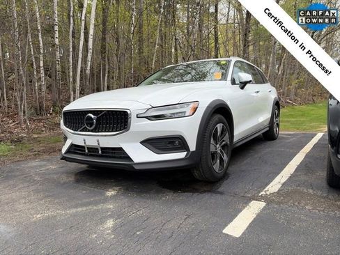 Certified 2025 Volvo V60 B5 Cross Country Plus AWD/4WD image 1