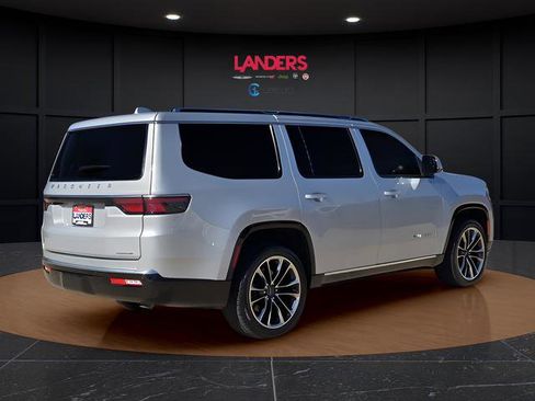Used 2022 Jeep Wagoneer Series III w/ Premium Group I image 4