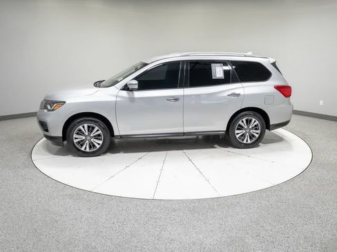 Used 2020 Nissan Pathfinder S FWD image 32