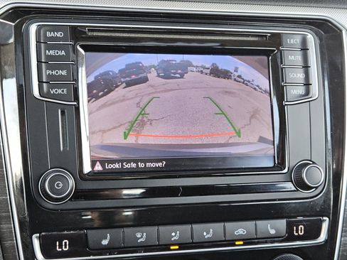 Used 2016 Volkswagen Passat 1.8T SE FWD image 19
