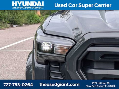 Used 2025 Toyota Tacoma SR5 RWD image 9