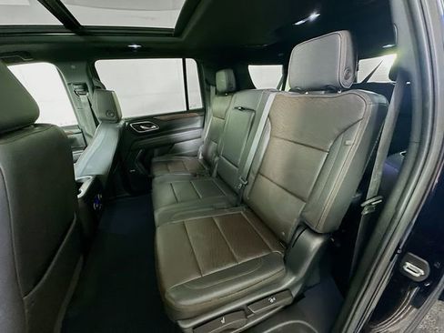 Used 2023 Chevrolet Suburban High Country w/ Premium Package 2 AWD/4WD image 27