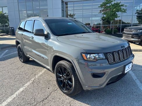 Used 2021 Jeep Grand Cherokee Laredo X AWD/4WD image 2