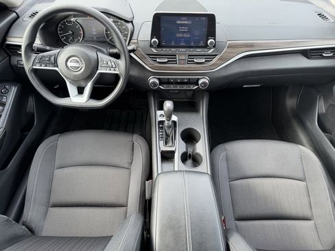 Used 2025 Nissan Altima 2.5 SV FWD image 12