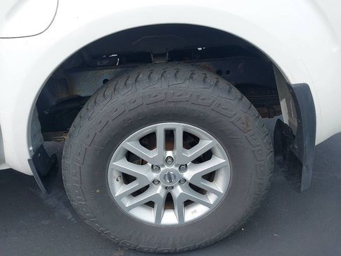 Used 2018 Nissan Frontier SV AWD/4WD image 13