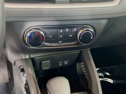 Used 2024 Chevrolet TrailBlazer LS image 14