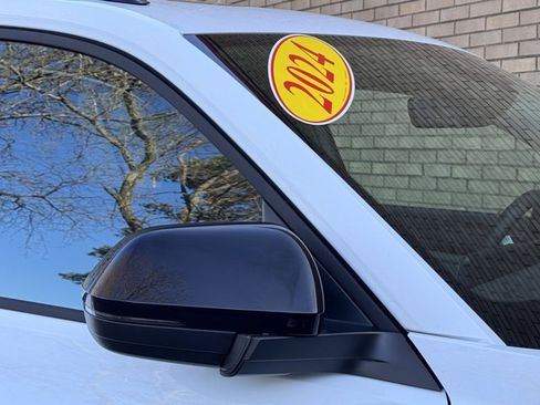 Used 2024 Volkswagen Atlas Peak Edition SE image 5