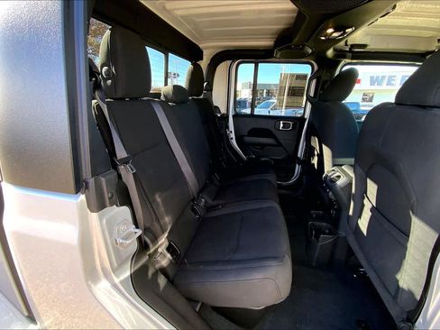 Used 2023 Jeep Gladiator Overland image 19