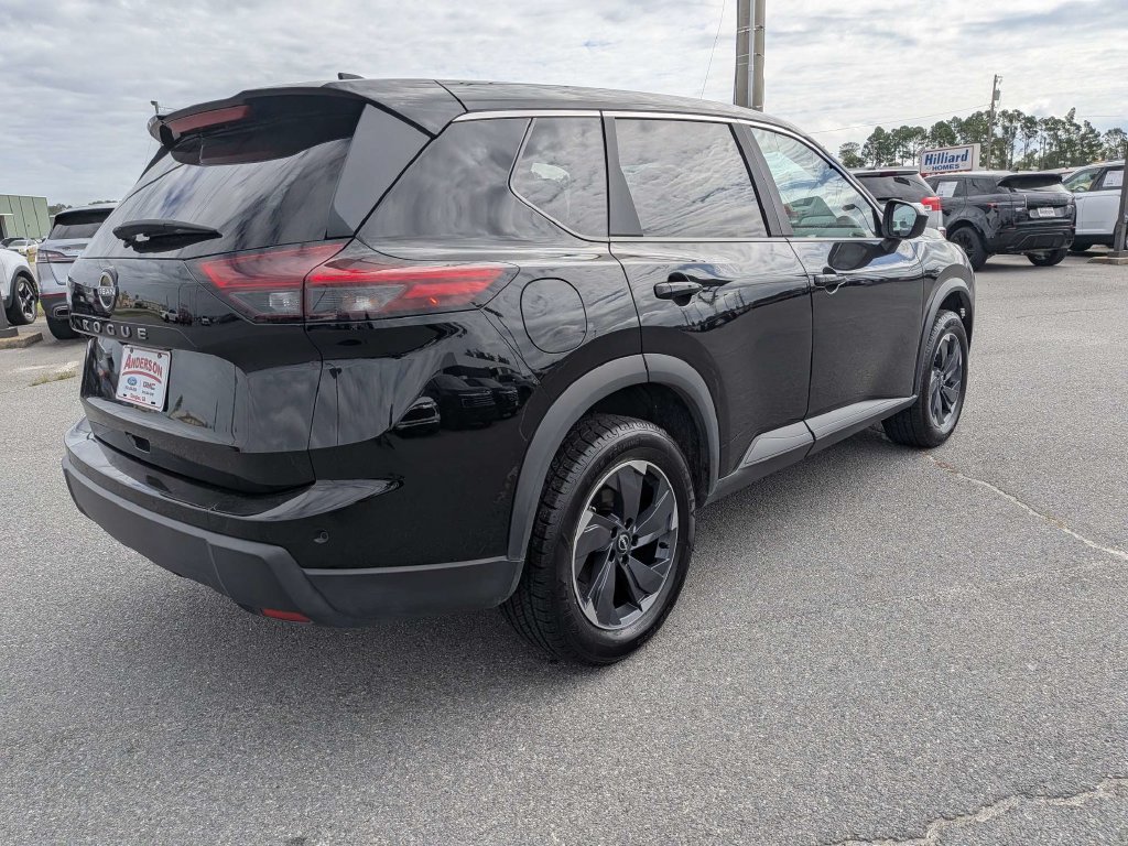 Used 2025 Nissan Rogue SV FWD image 4