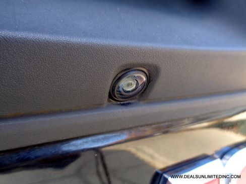 Used 2018 GMC Sierra 1500 SLT image 25