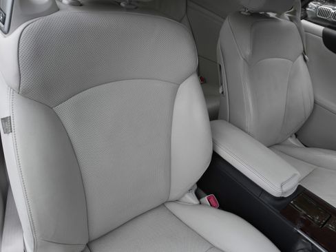 Used 2015 Lexus IS 250C RWD image 14