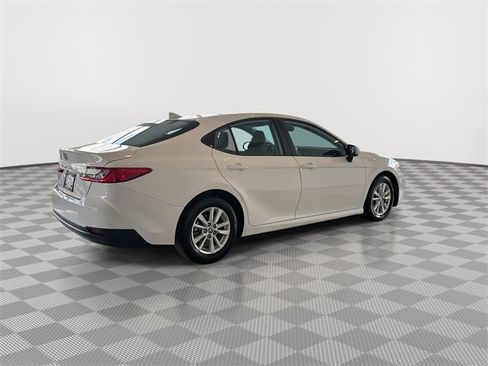 Used 2025 Toyota Camry LE image 12