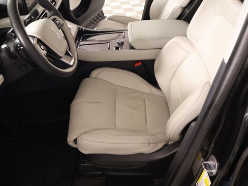 Used 2025 Lincoln Aviator Reserve w/ Luxury Package AWD/4WD image 11