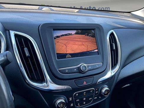 Used 2020 Chevrolet Equinox LT AWD/4WD image 17