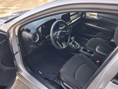 Used 2021 Kia Forte LXS FWD image 8