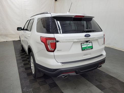 Used 2018 Ford Explorer XLT w/ Equipment Group 202A AWD/4WD image 5
